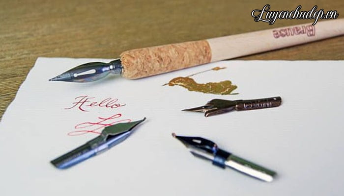 Cách cầm bút luyện viết Calligraphy