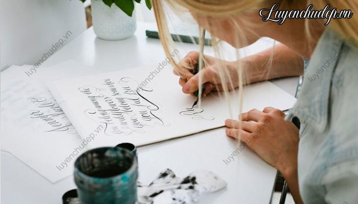 Luyện chữ Calligraphy cần thời gian luyện tập