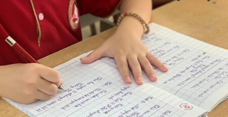 Luyện chữ đẹp cho bé vất vả nhưng cố gắng sẽ thành công