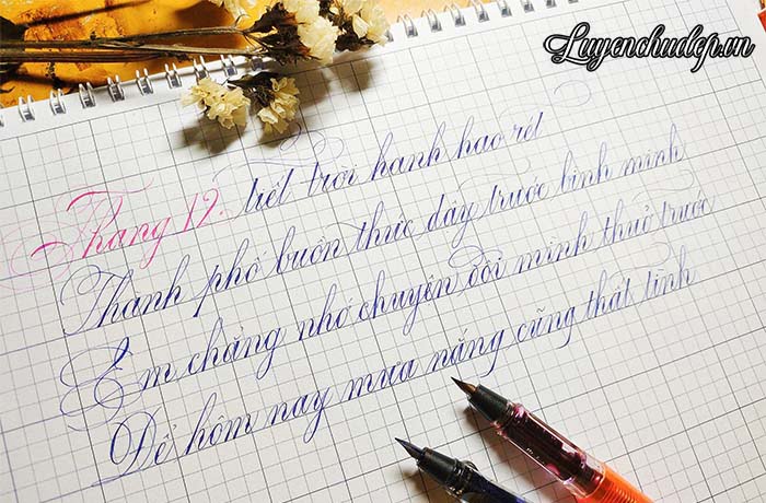 Cầm bút đúng cách giúp viết chữ đẹp hơn