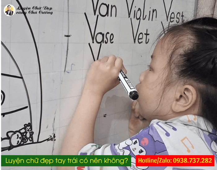 Bé viết bằng tay trái đẹp