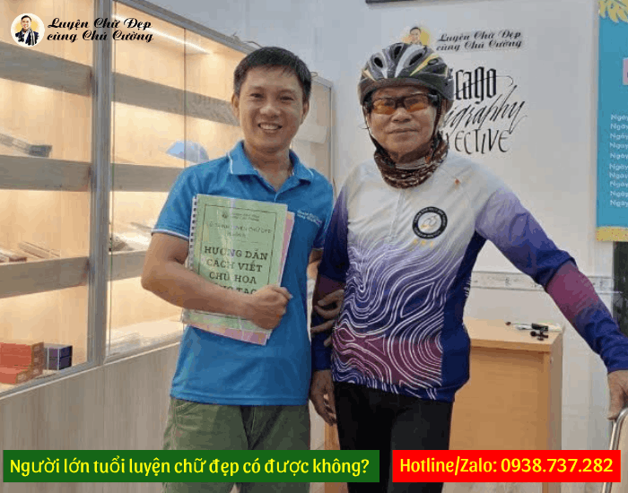 Người lớn tuổi luyện chữ đẹp có quyết tâm vẫn thành công