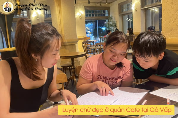 Lớp luyện chữ người lớn tại quán cafe Gò Vấp giúp chuẩn hóa chữ viết tay và chữ ký công việc